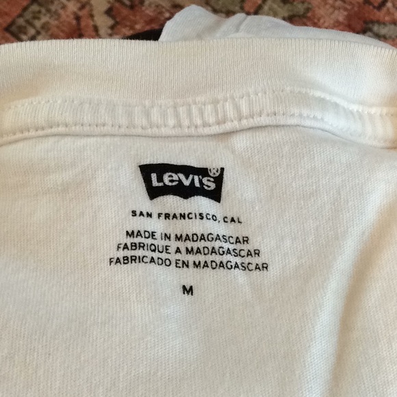 Women’s Levi’s T-Shirt - Picture 4 of 4